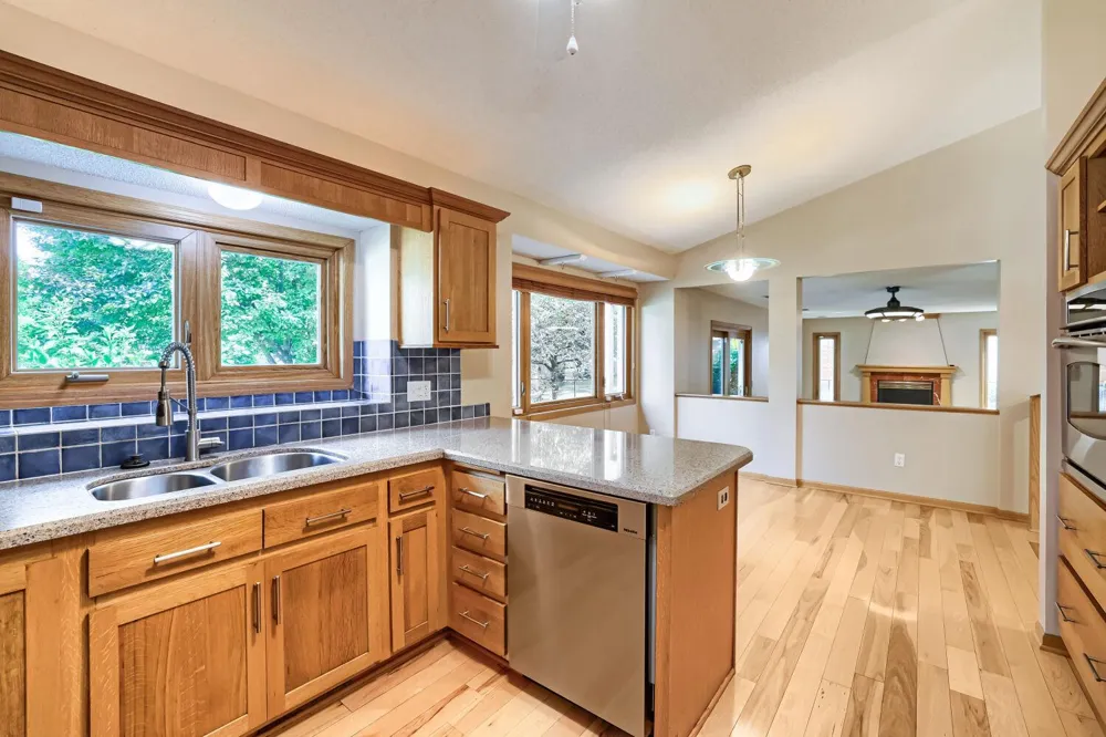 1119 Bonnieview Drive Woodbury, MN 55129