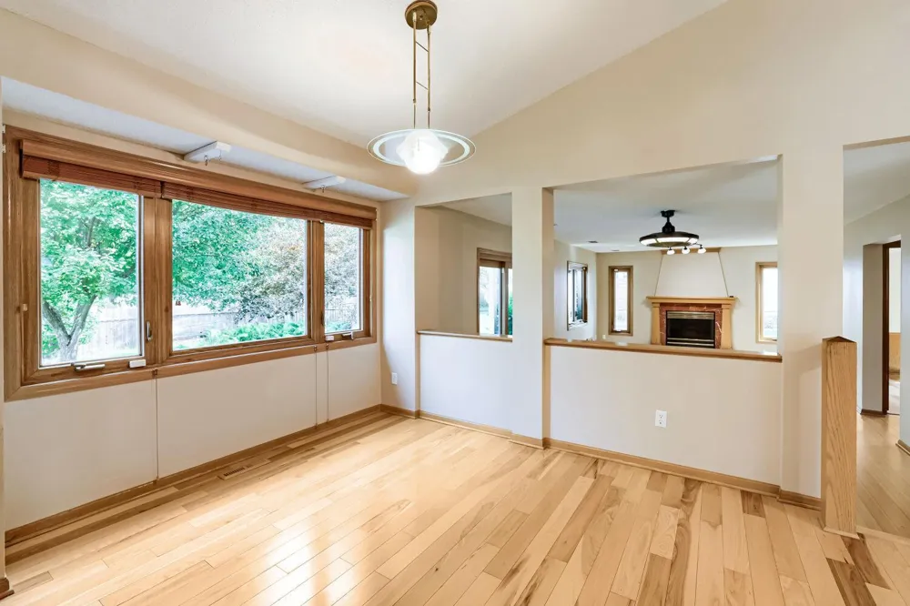 1119 Bonnieview Drive Woodbury, MN 55129