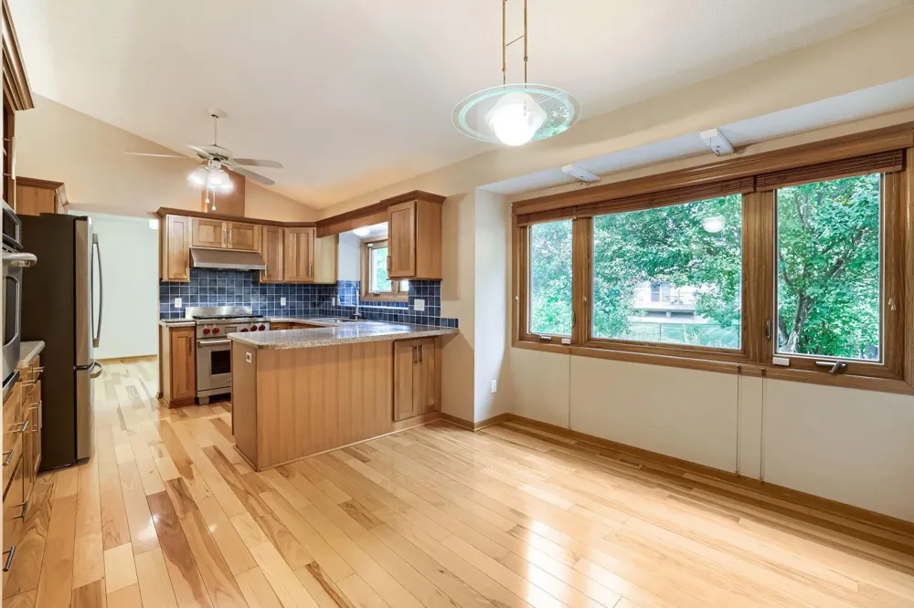 1119 Bonnieview Drive Woodbury, MN 55129