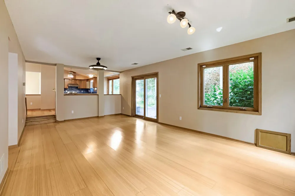 1119 Bonnieview Drive Woodbury, MN 55129