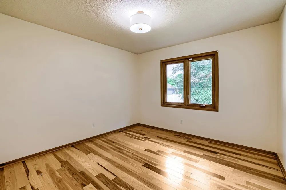 1119 Bonnieview Drive Woodbury, MN 55129