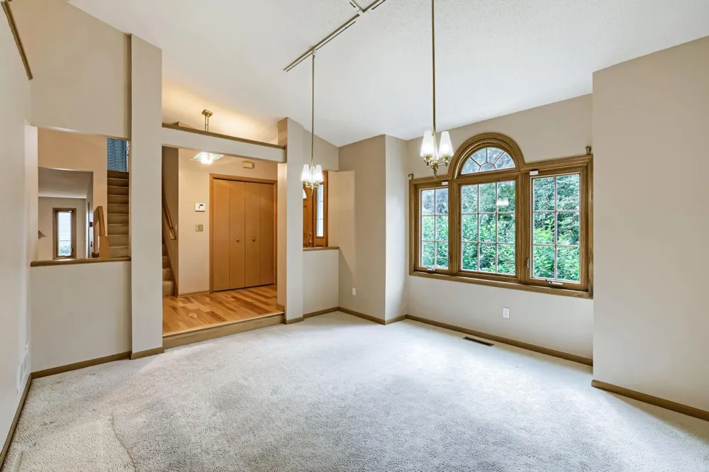 1119 Bonnieview Drive Woodbury, MN 55129