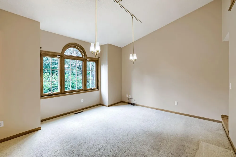 1119 Bonnieview Drive Woodbury, MN 55129