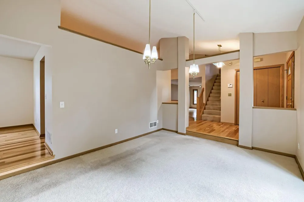 1119 Bonnieview Drive Woodbury, MN 55129