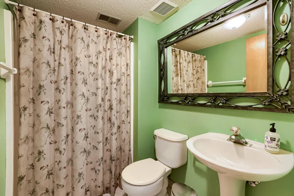 1119 Bonnieview Drive Woodbury, MN 55129