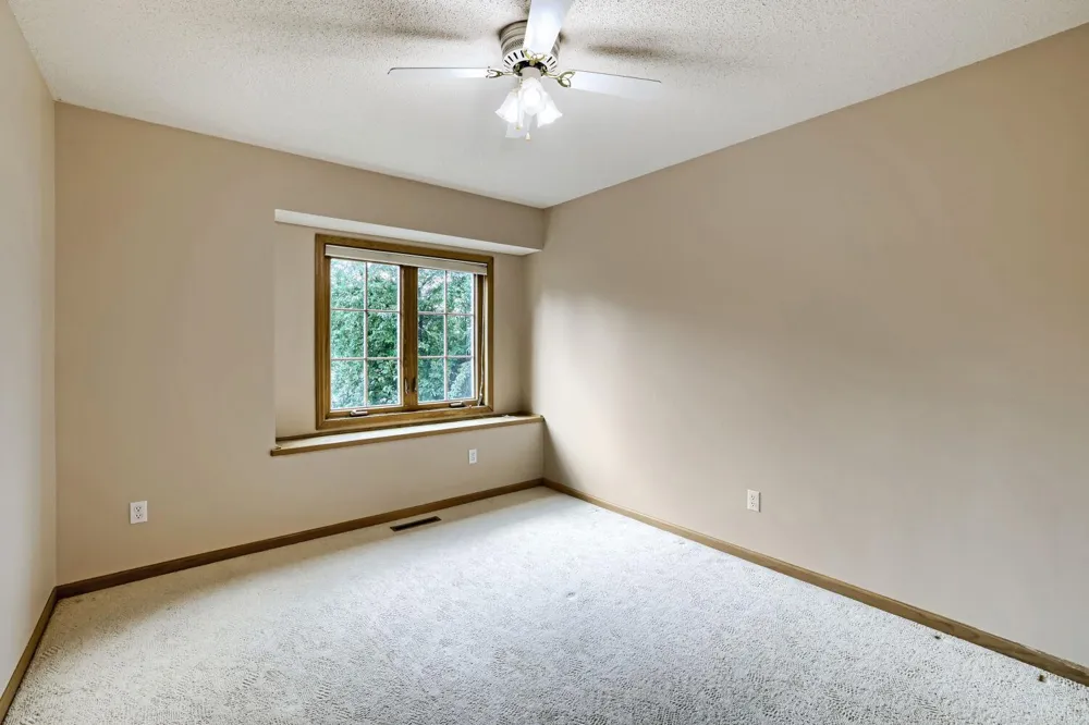 1119 Bonnieview Drive Woodbury, MN 55129