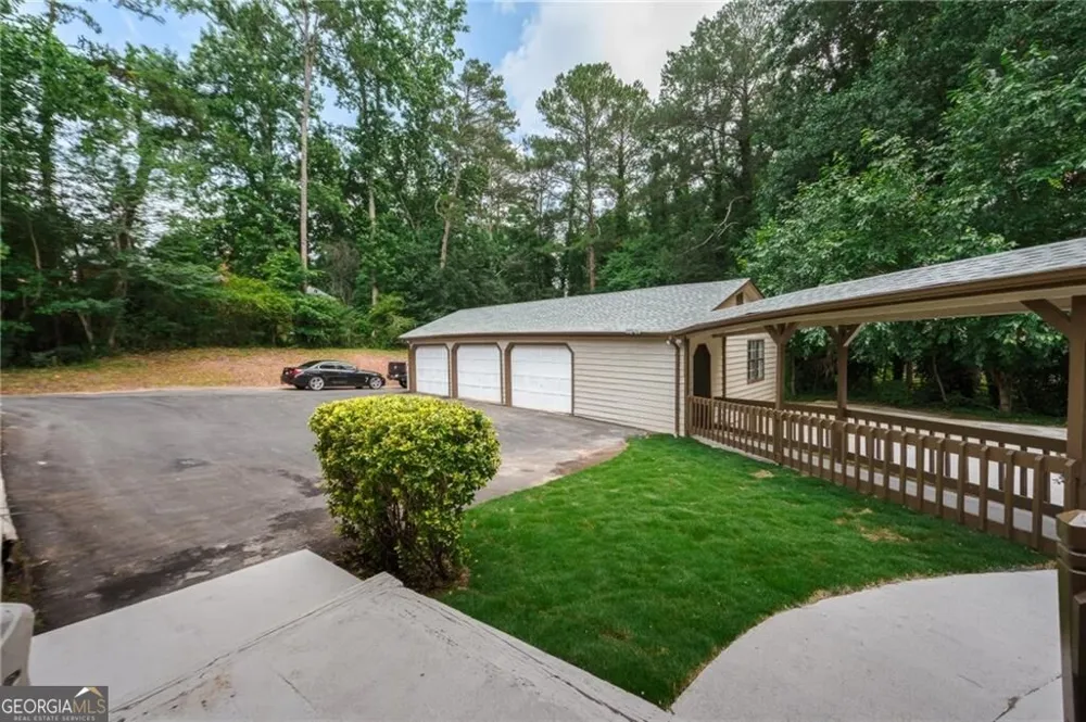1929 Sharon RD Cumming, GA 30041
