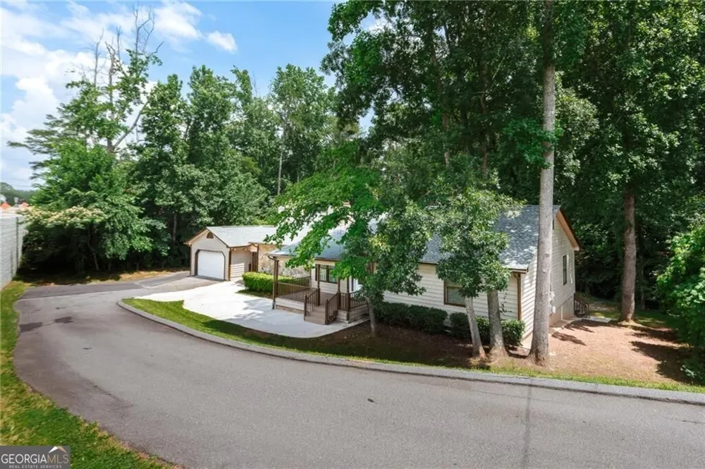 1929 Sharon RD Cumming, GA 30041