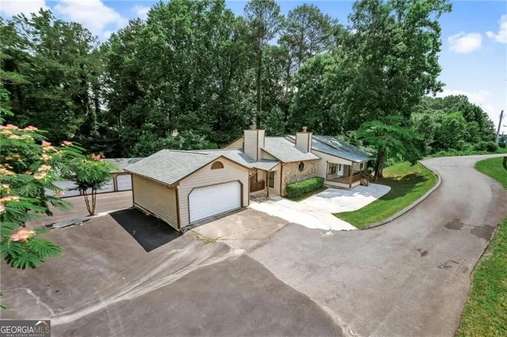 1929 Sharon RD Cumming, GA 30041