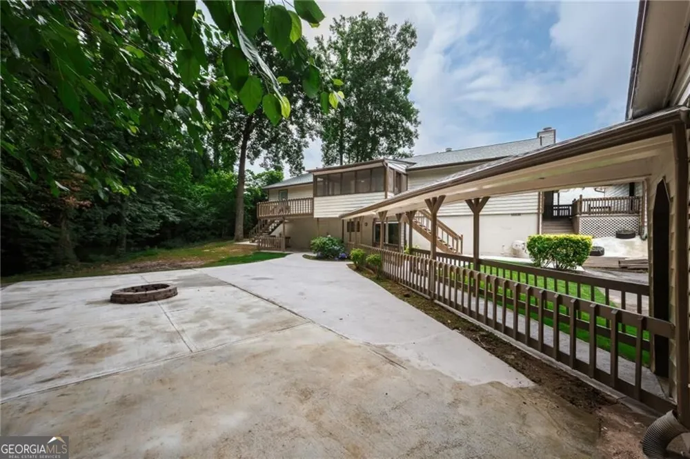 1929 Sharon RD Cumming, GA 30041