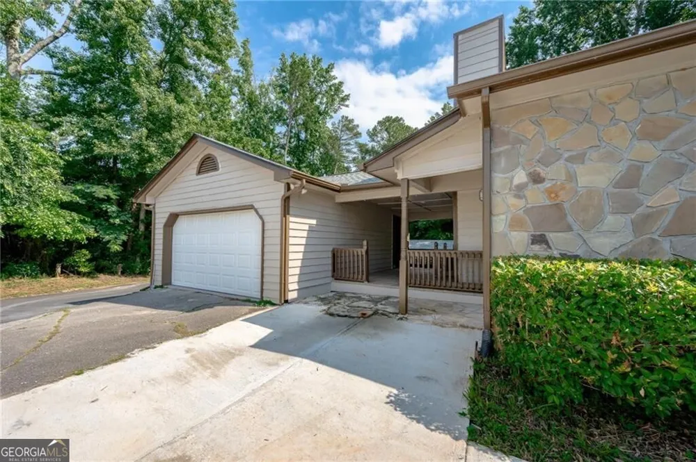 1929 Sharon RD Cumming, GA 30041