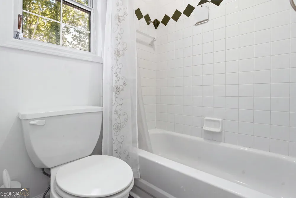 6870 Harbor Town WAY Stone Mountain, GA 30087