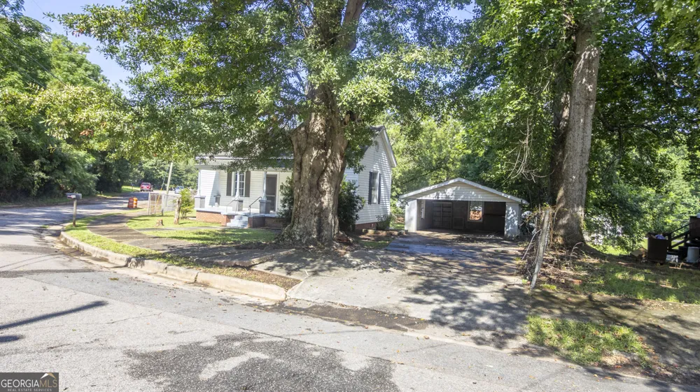 11 North ST Manchester, GA 31816
