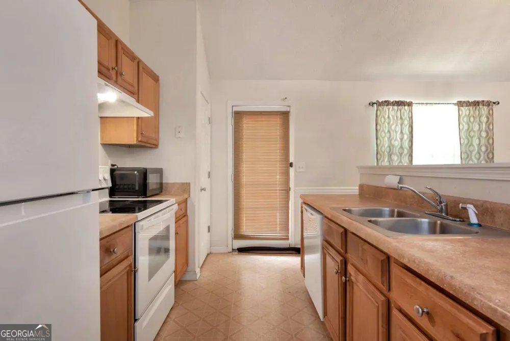 317 Tap Root LN College Park, GA 30349