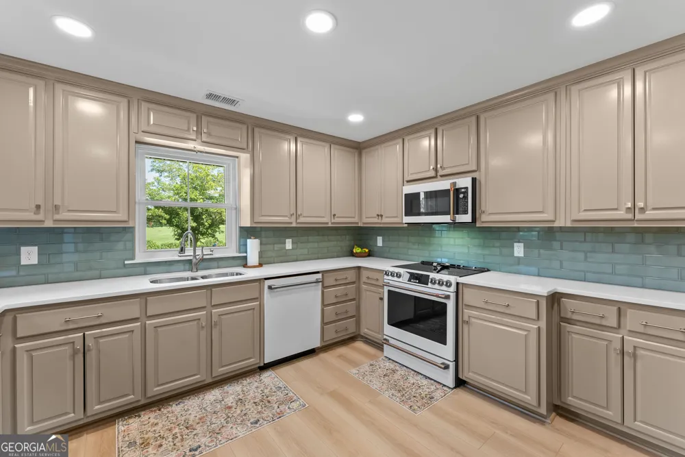 2300 Colham Ferry RD Watkinsville, GA 30677