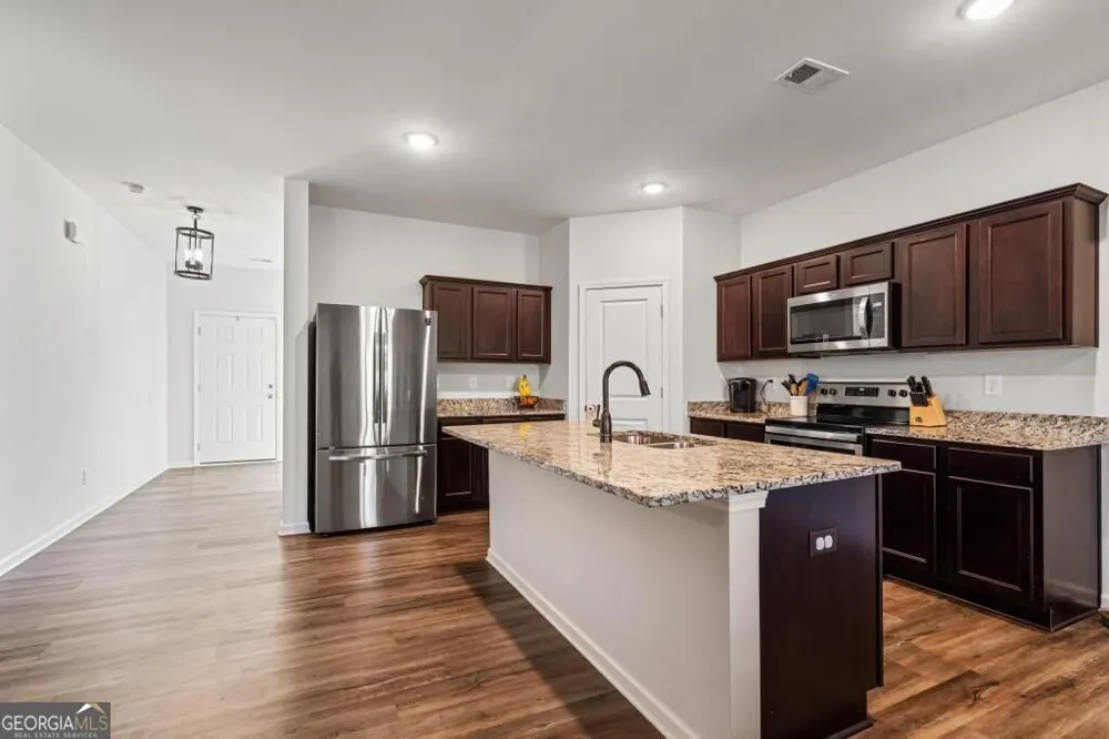 5120 Minnow LN Cumming, GA 30028