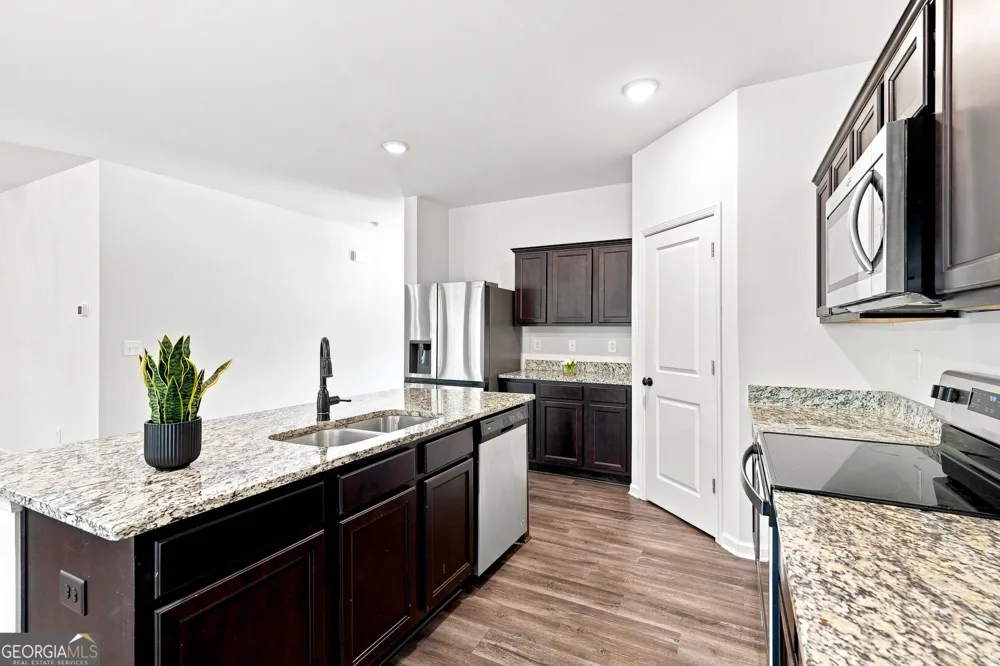 5120 Minnow LN Cumming, GA 30028