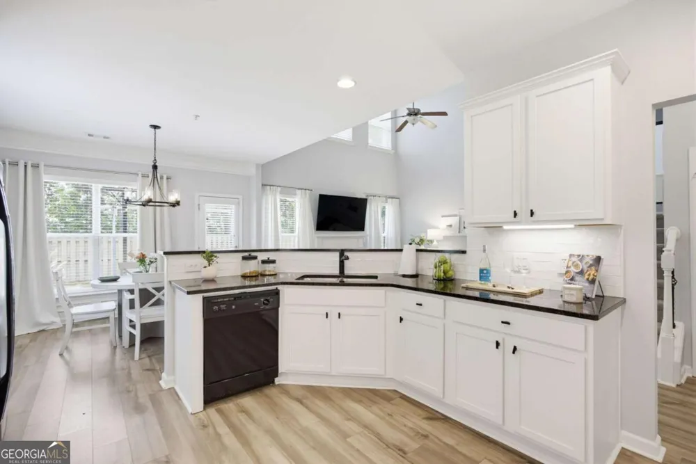 403 Mountain View LN Woodstock, GA 30188