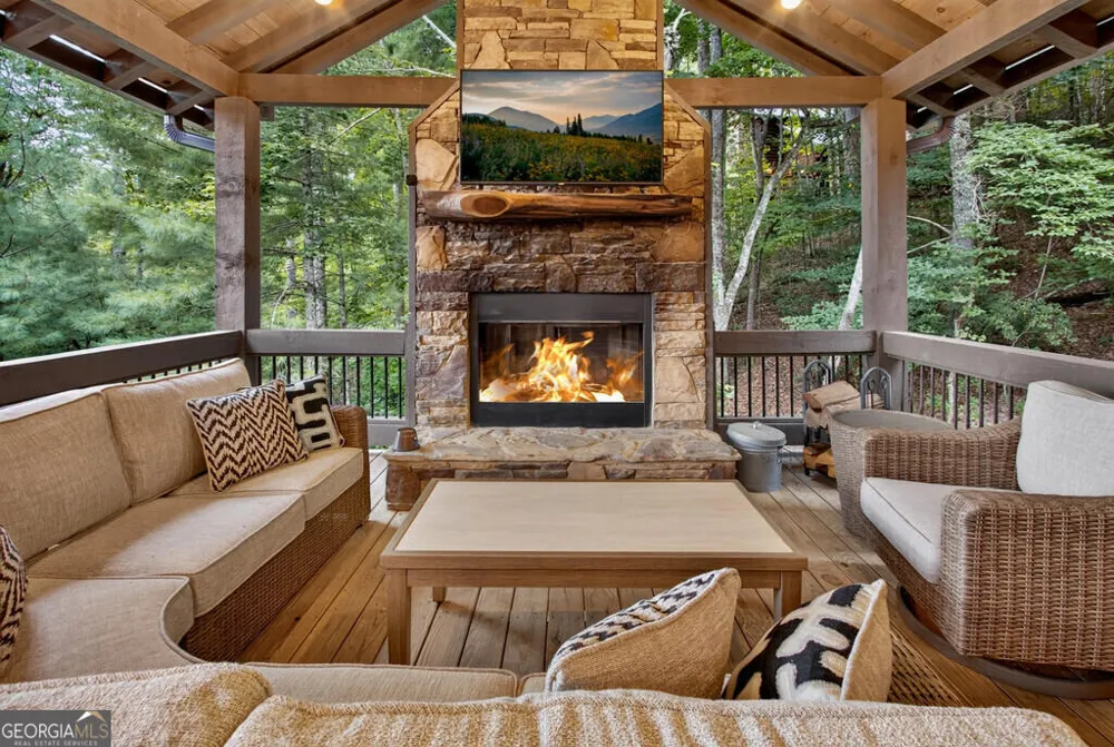 50 Broken Arrow PATH Blue Ridge, GA 30513