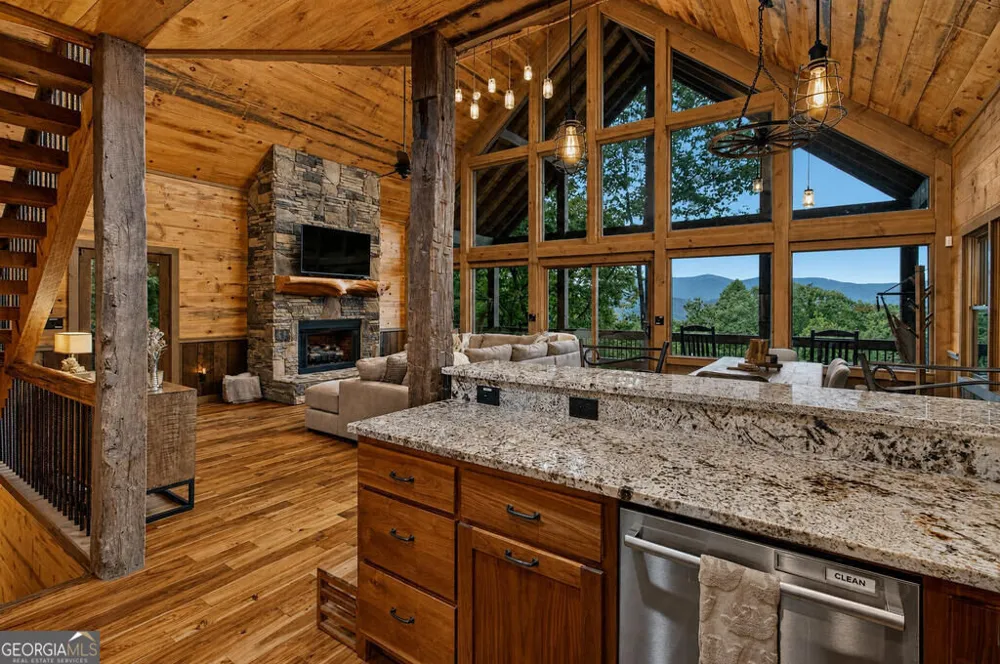 50 Broken Arrow PATH Blue Ridge, GA 30513