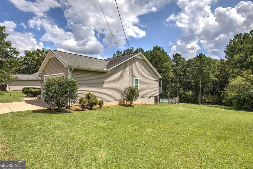 152 Brewer RD Kingston, GA 30145