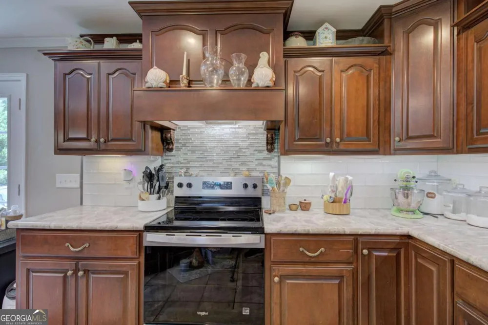 152 Brewer RD Kingston, GA 30145