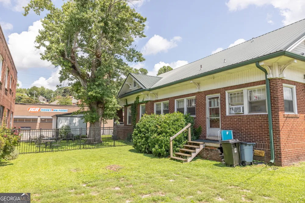 32 Toccoa AVE McCaysville, GA 30555
