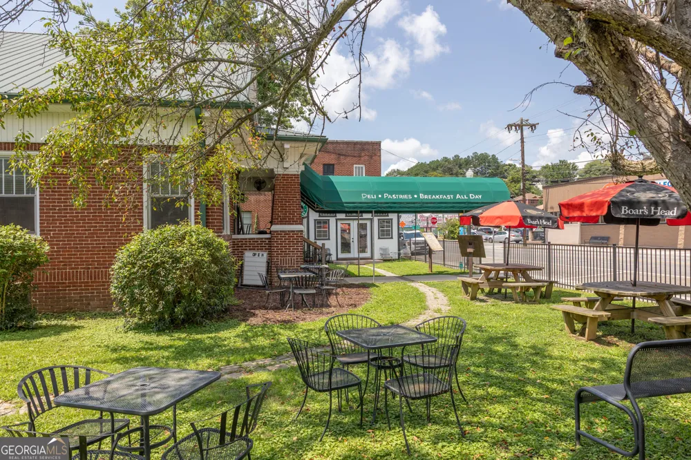 32 Toccoa AVE McCaysville, GA 30555
