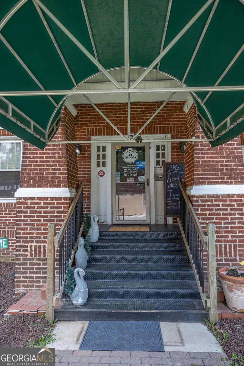 32 Toccoa AVE McCaysville, GA 30555