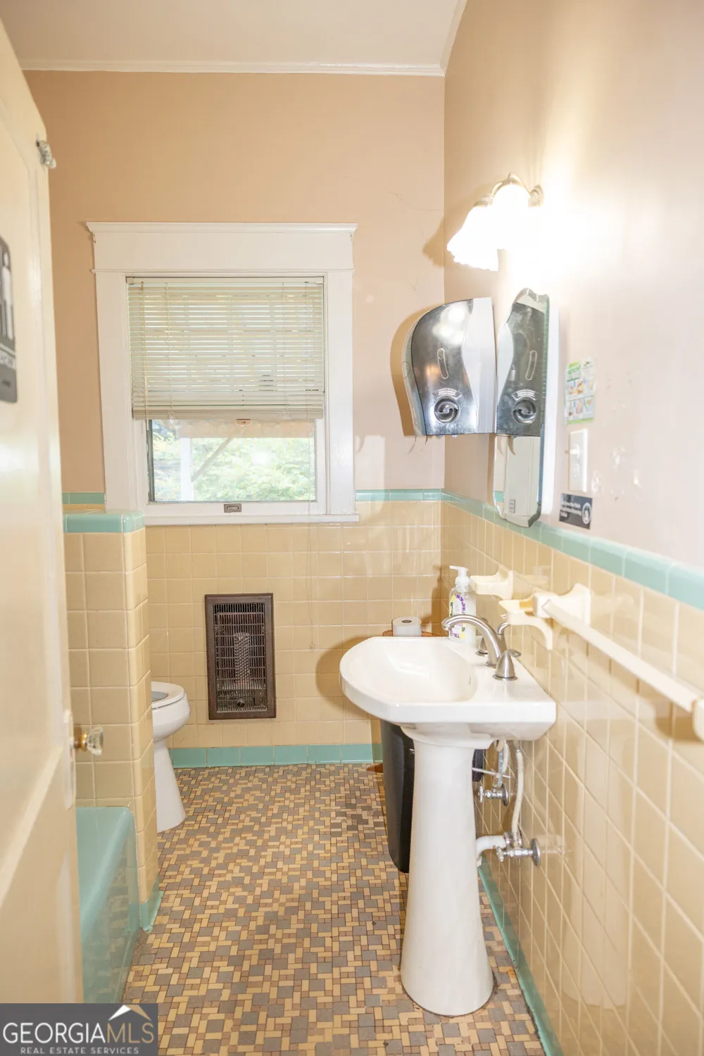 32 Toccoa AVE McCaysville, GA 30555