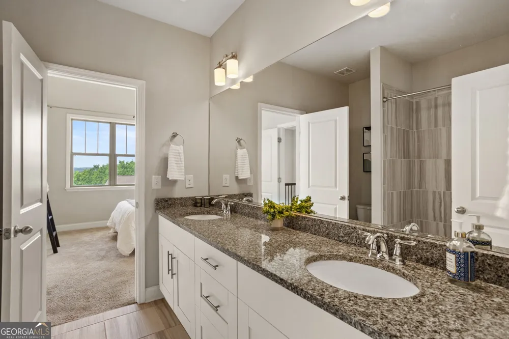 1229 Ridenour LN Kennesaw, GA 30152
