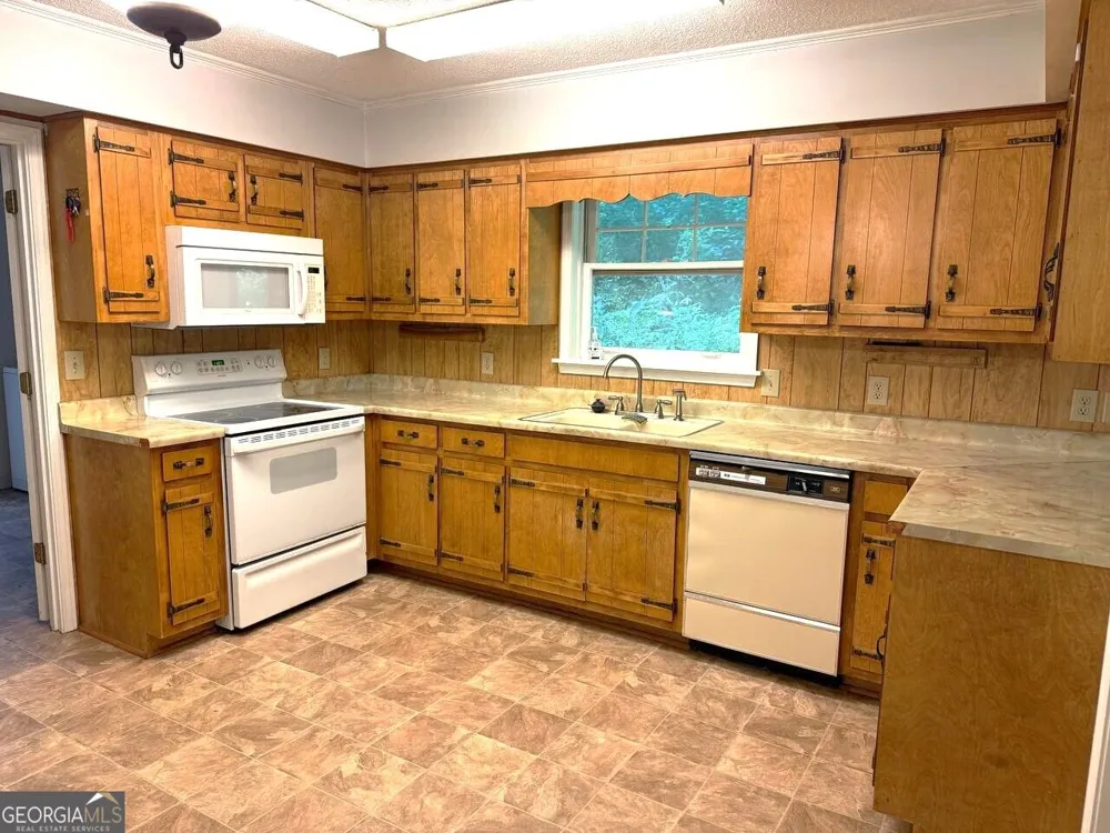 398 Taylors Chapel RD Rabun Gap, GA 30568
