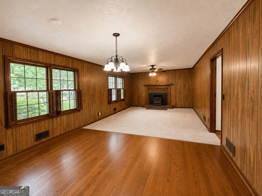 1940 Old Concord DR SE Covington, GA 30016