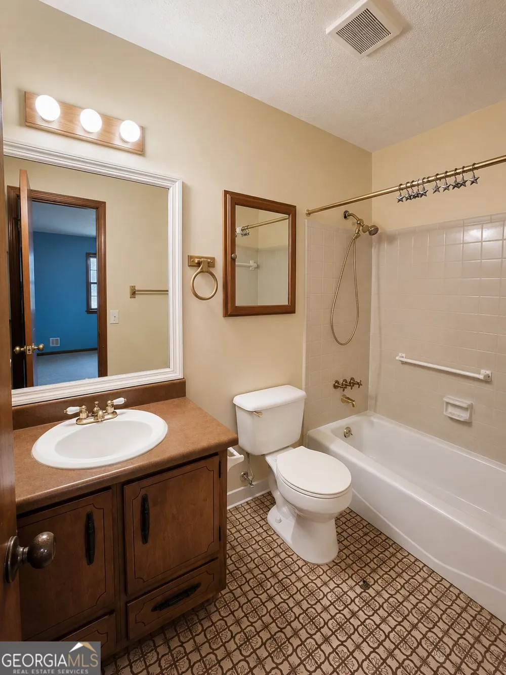 1940 Old Concord DR SE Covington, GA 30016