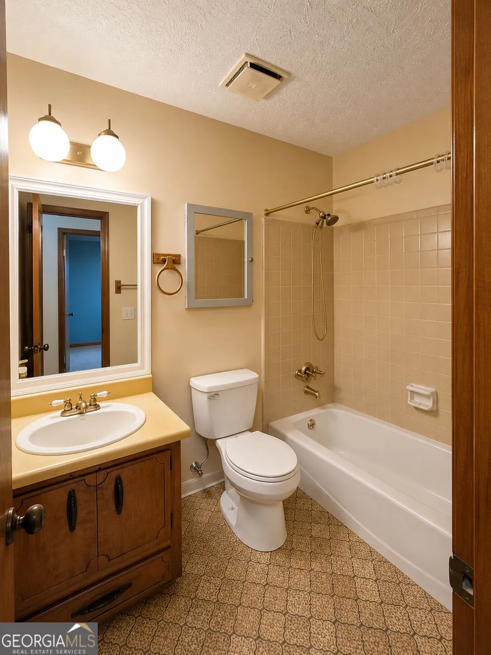 1940 Old Concord DR SE Covington, GA 30016