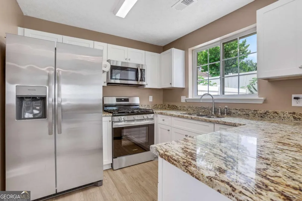 141 W Oaks PL Woodstock, GA 30188