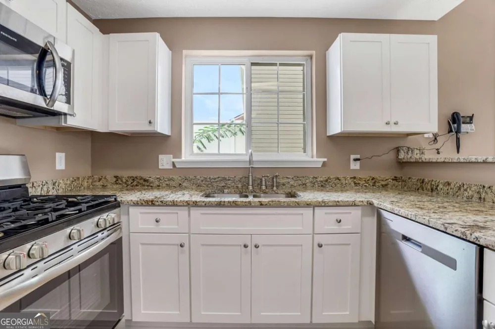 141 W Oaks PL Woodstock, GA 30188