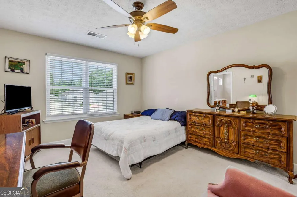 141 W Oaks PL Woodstock, GA 30188
