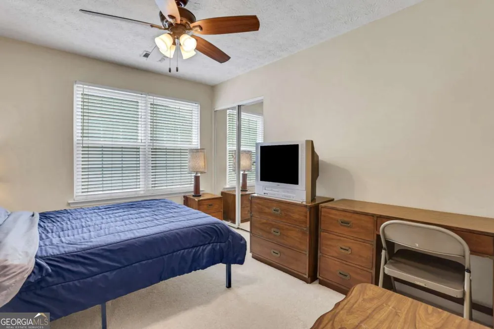 141 W Oaks PL Woodstock, GA 30188