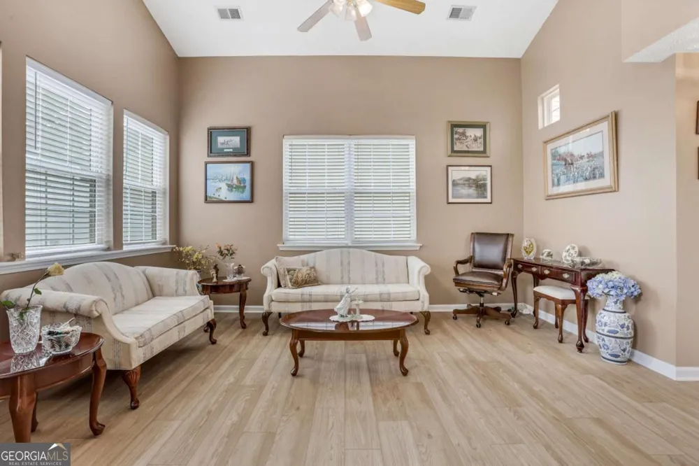 141 W Oaks PL Woodstock, GA 30188