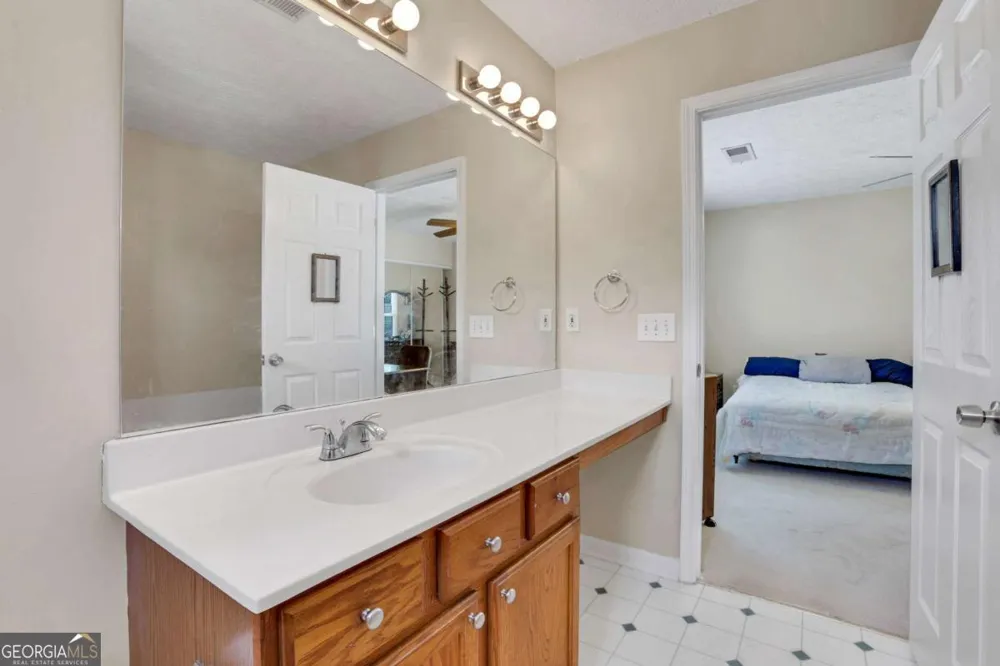 141 W Oaks PL Woodstock, GA 30188