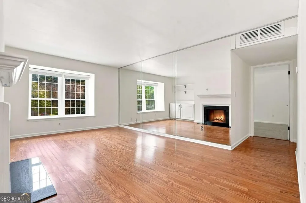 139 Woodmere SQ NW Atlanta, GA 30327