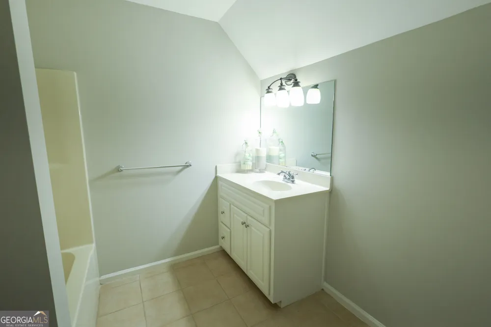 2389 Apalachee Crucis LN Dacula, GA 30019