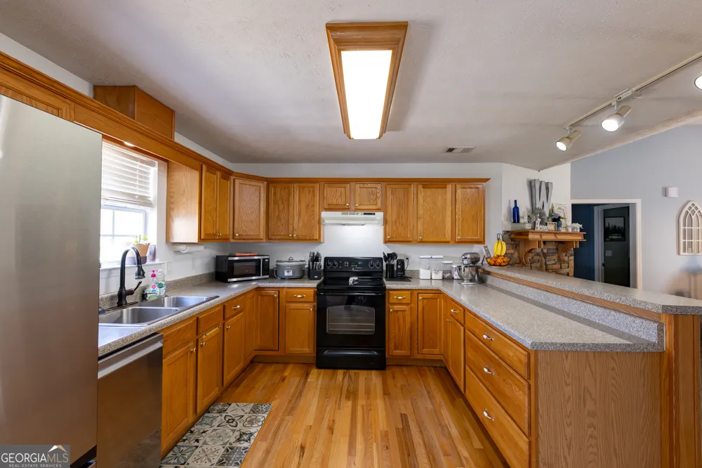 647 Pine Valley RD Meansville, GA 30256