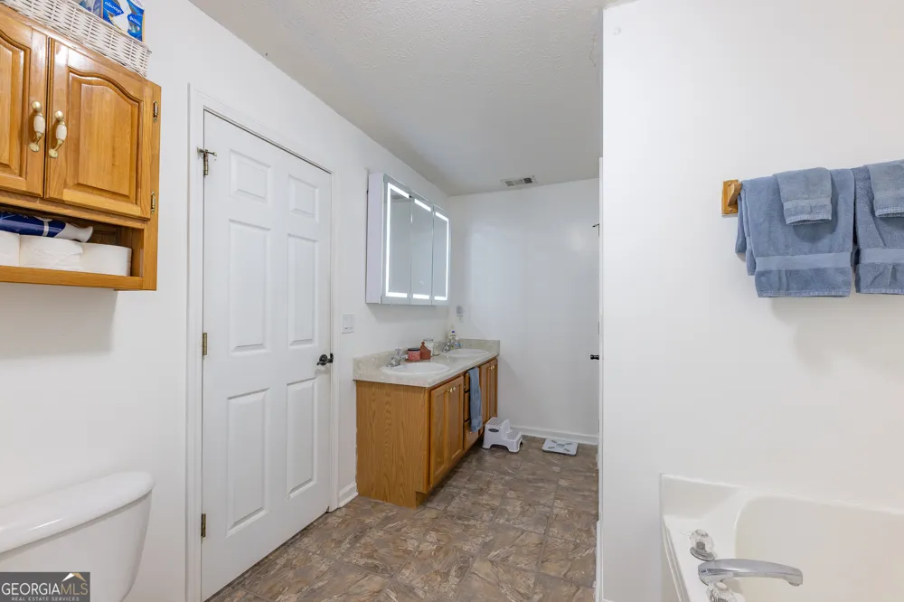 647 Pine Valley RD Meansville, GA 30256