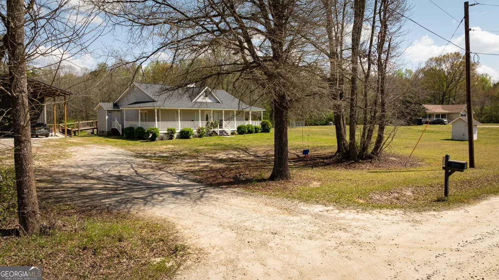 647 Pine Valley RD Meansville, GA 30256