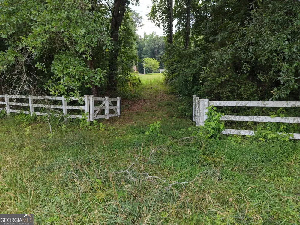 390 Edwards RD Oxford, GA 30054