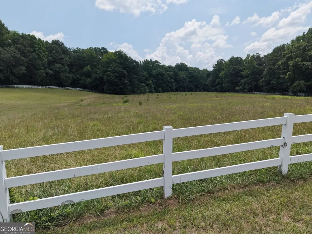 390 Edwards RD Oxford, GA 30054