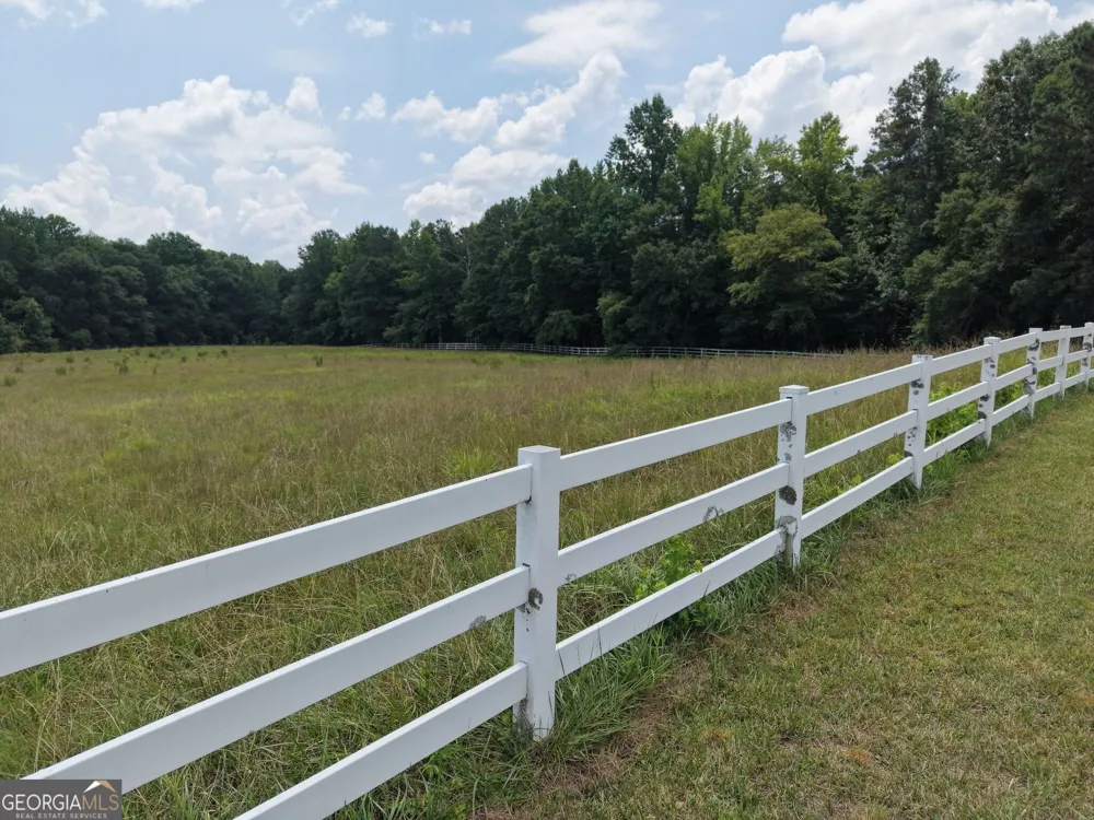 390 Edwards RD Oxford, GA 30054