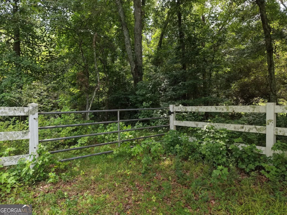 390 Edwards RD Oxford, GA 30054